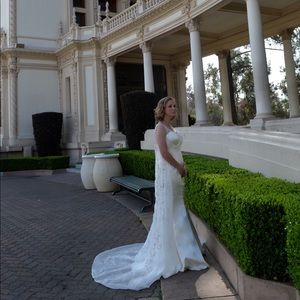 New with tags prom or wedding dress size 4
Italian